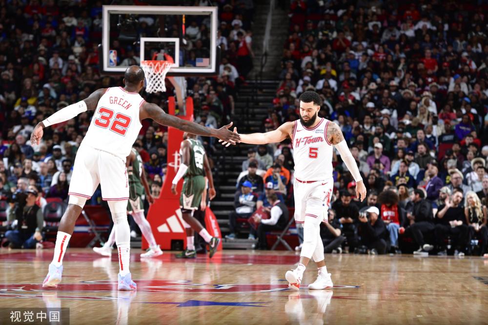 她在去年全 她在去年全